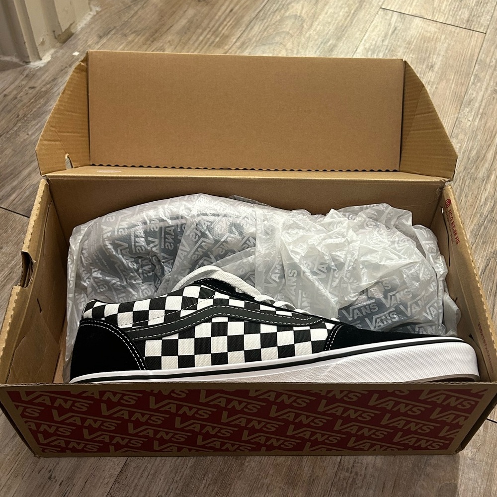 BRAND NEW! Vans Checkerboard Men’s Sneakers